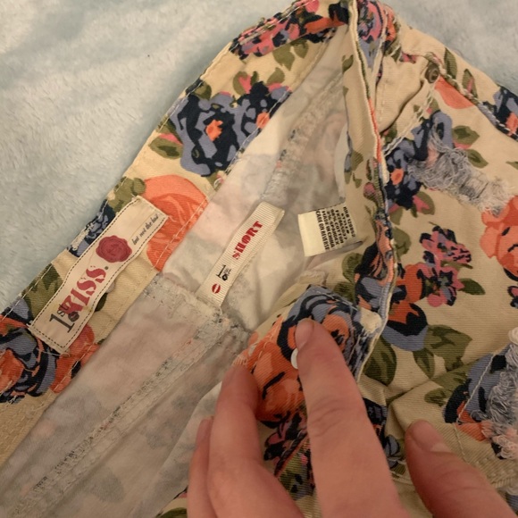 floral shorts - Picture 2 of 3